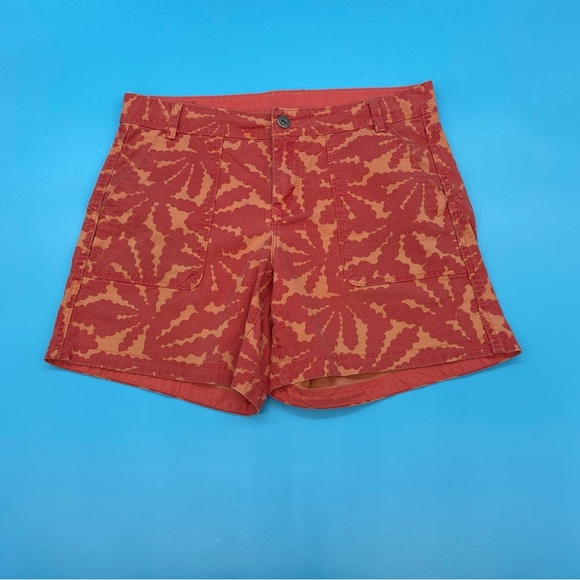 The North Face Women’s All Over Print Orange / Red Logo Patch Shorts Size 6 - Picture 2 of 7